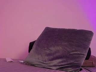 Live webcam model isabella-monroe on Soda Cams