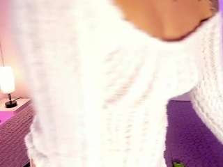 Live webcam model isabella-monroe on Soda Cams