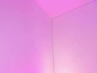 Live webcam model isabella-monroe on Soda Cams