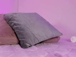 Live webcam model isabella-monroe on Soda Cams