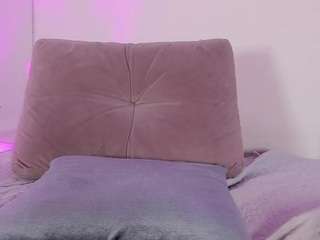 Live webcam model isabella-monroe on Soda Cams