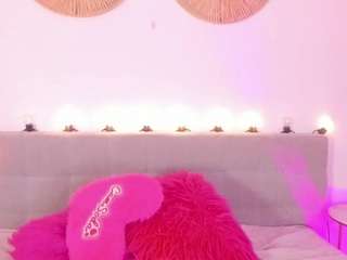Live cam show with Isabella-Monroe