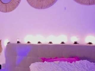 Isabella-Monroe live cam preview