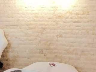 Annie-Shine live webcam show