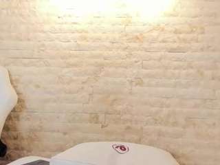 Annie-Shine live webcam show