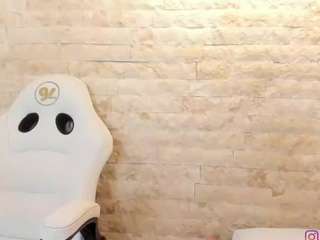 Annie-Shine live webcam show