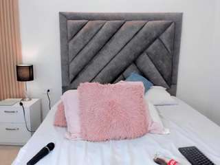 ariaamoon live webcam show