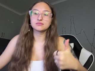 latoyiafabello's CamSoda show and profile