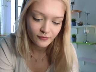 Live webcam model loradelora on Soda Cams