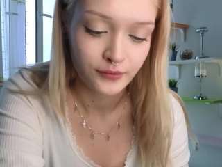 Live webcam model loradelora on Soda Cams