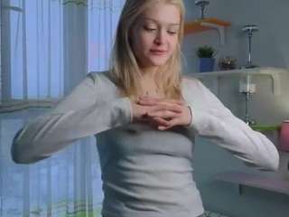 Live webcam model loradelora on Soda Cams