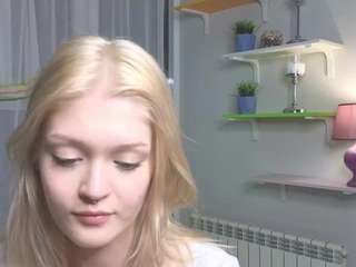 Live webcam model loradelora on Soda Cams