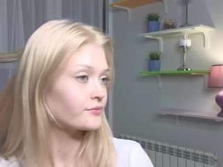 Live webcam model loradelora on Soda Cams