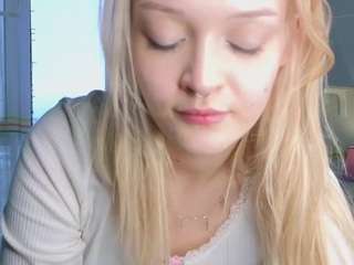 Live webcam model loradelora on Soda Cams