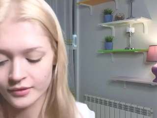 Live webcam model loradelora on Soda Cams