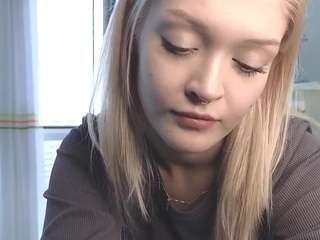 Live webcam model loradelora on Soda Cams