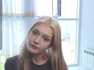 Live webcam model loradelora on Soda Cams