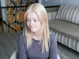 Live webcam model loradelora on Soda Cams