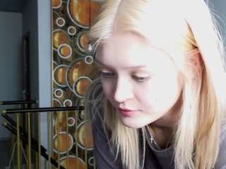 Live webcam model loradelora on Soda Cams