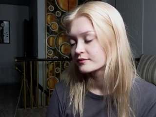 Live webcam model loradelora on Soda Cams