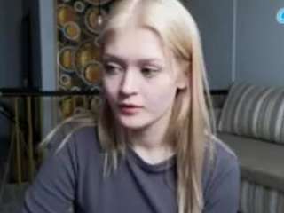 Live webcam model loradelora on Soda Cams