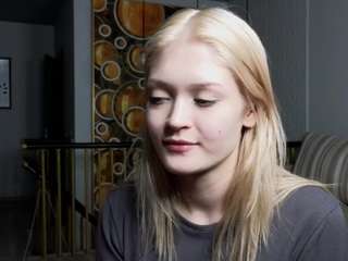 Live webcam model loradelora on Soda Cams