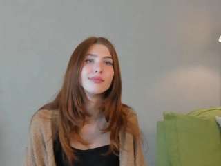 lorianncharnley's CamSoda show and profile