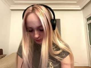 lynnettemckiver webcam