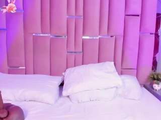 saoryjones live cam profile