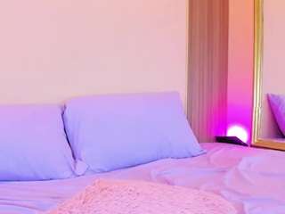 zoe-roux's CamSoda show and profile