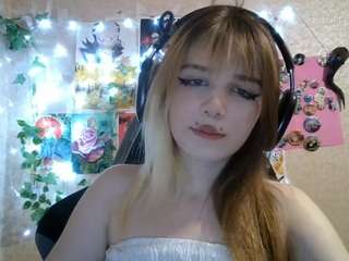 Live cam show with MechelleBabineau