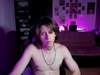 Эта модель сейчас онлайн. xiceboy