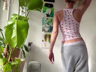 Live webcam model carymains on Soda Cams