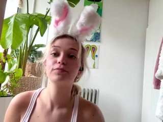 Live webcam model carymains on Soda Cams