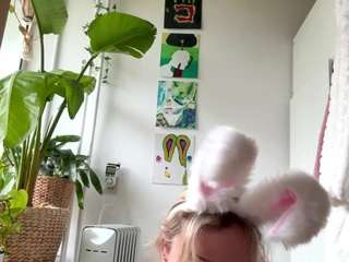 Live webcam model carymains on Soda Cams