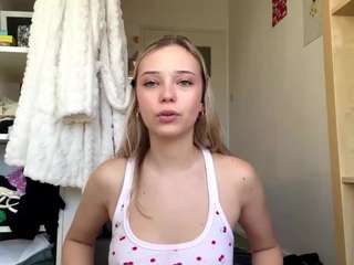 Live webcam model carymains on Soda Cams