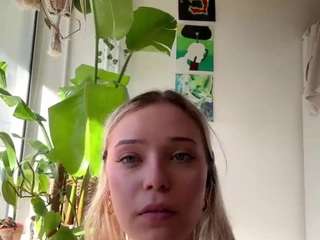 Live webcam model carymains on Soda Cams