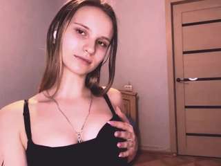 Live webcam model nelliemarcinek on Soda Cams