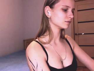 Live webcam model nelliemarcinek on Soda Cams