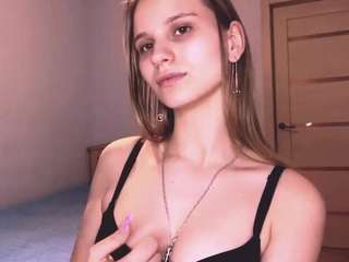 Live webcam model nelliemarcinek on Soda Cams