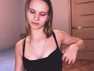 Live webcam model nelliemarcinek on Soda Cams