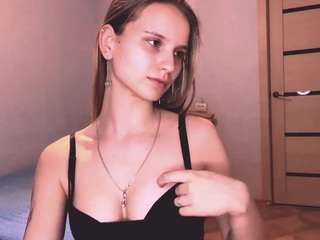 Live webcam model nelliemarcinek on Soda Cams