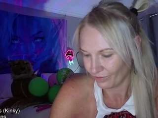 nia-fuckalot Live Webcam on CamSoda