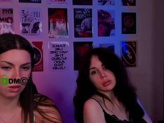 amalialowell's live room