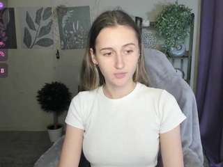 ave-costly live webcam show