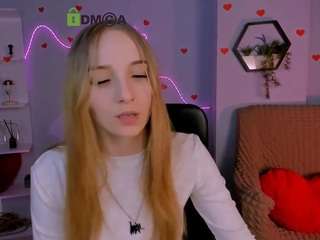 kira-kisses webcam
