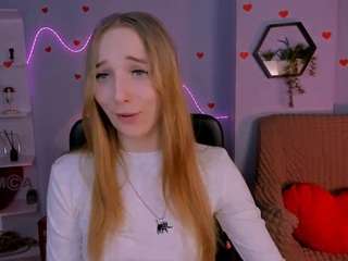 Live webcam model kira-kisses on Soda Cams