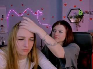 Live webcam model kira-kisses on Soda Cams