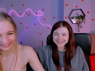 Live webcam model kira-kisses on Soda Cams