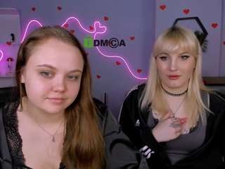 Live webcam model kira-kisses on Soda Cams